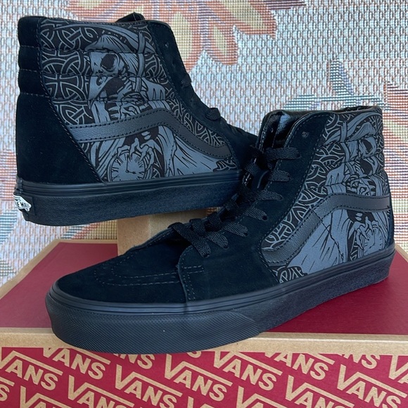 Vans Men’s Sk8-Hi
Raven Skull Black/Black
VN000TS9BKA
Sneakers - Picture 9 of 16